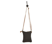 Load image into Gallery viewer, Vuierra Rivet Crossbody
