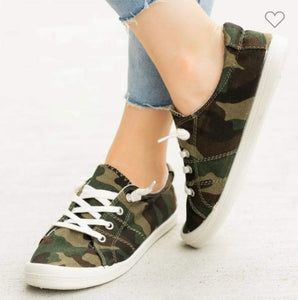 Camouflage Comfort Sneakers!